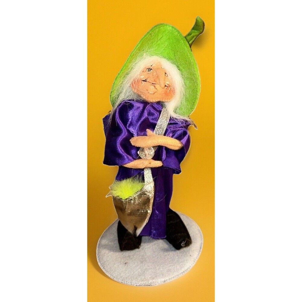 Annalee Halloween Witch W/Crystal Ball 2009 wearing  Green Hat Purple Dress